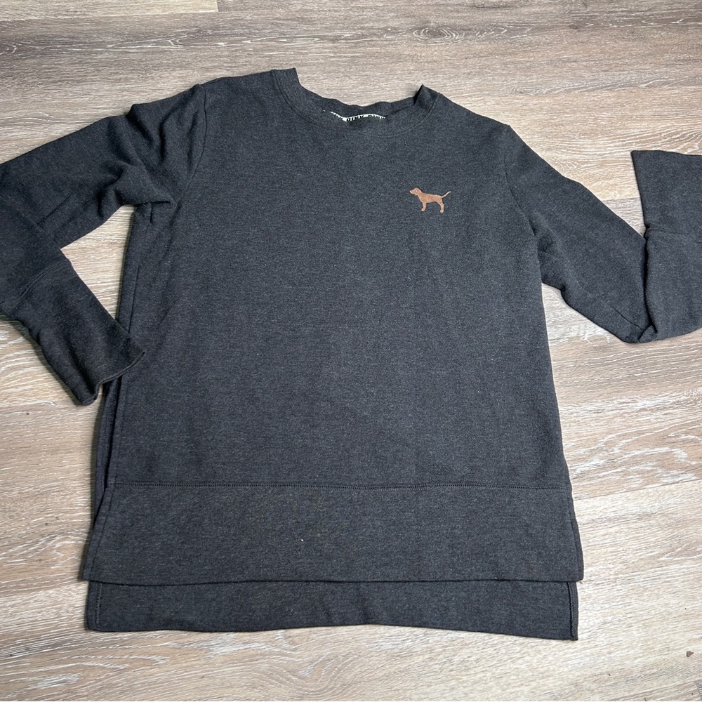 PINK Victoria’s Secret Long Sleeve Small Gray Dog Logo Thumbholes Cozy Sweater